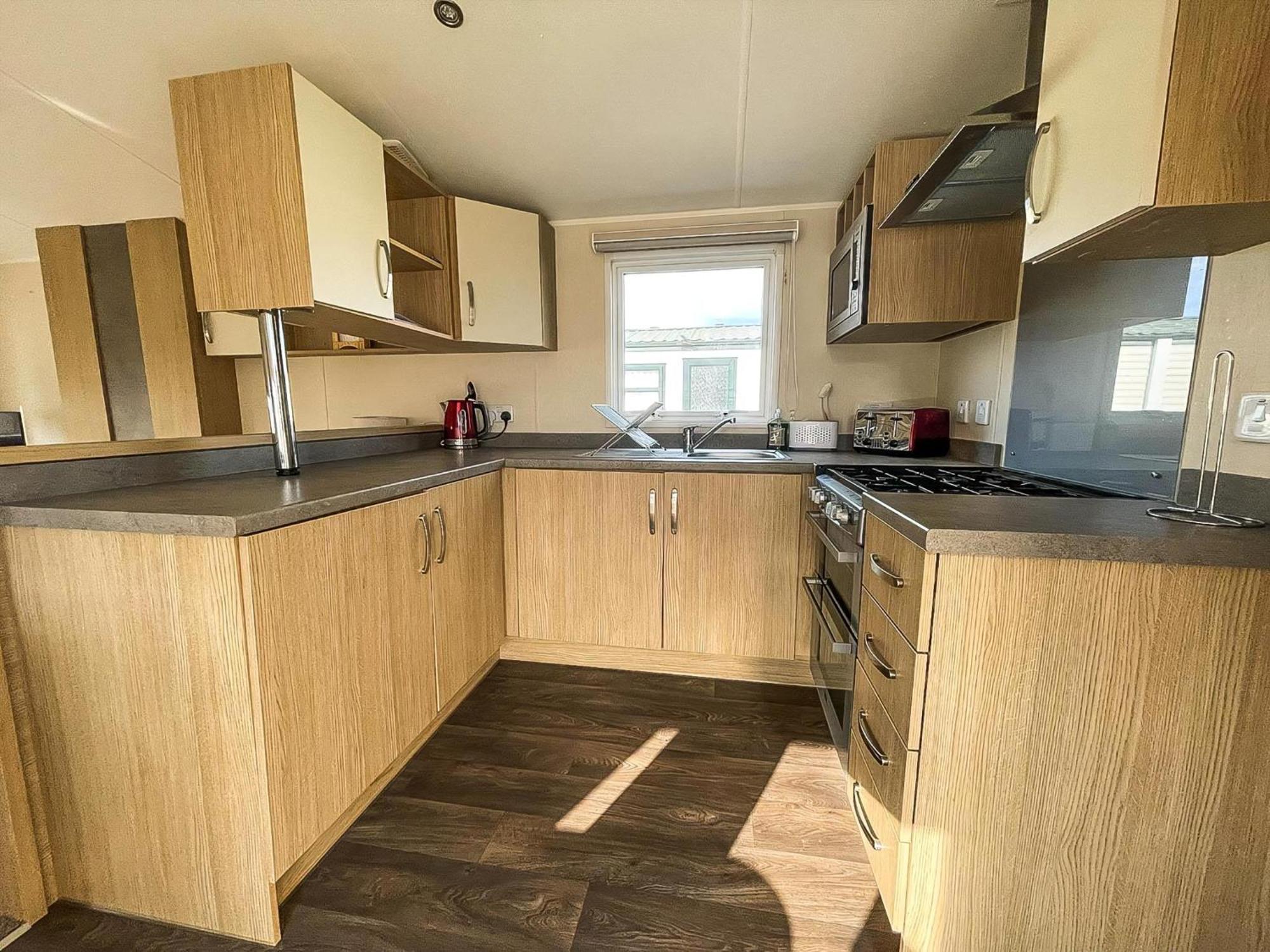 Caravan With Decking And Free Wifi At Seawick Holiday Park Ref 27214Sw Clacton-on-Sea Extérieur photo